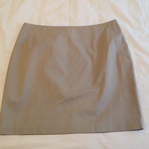 H&M grey skirt